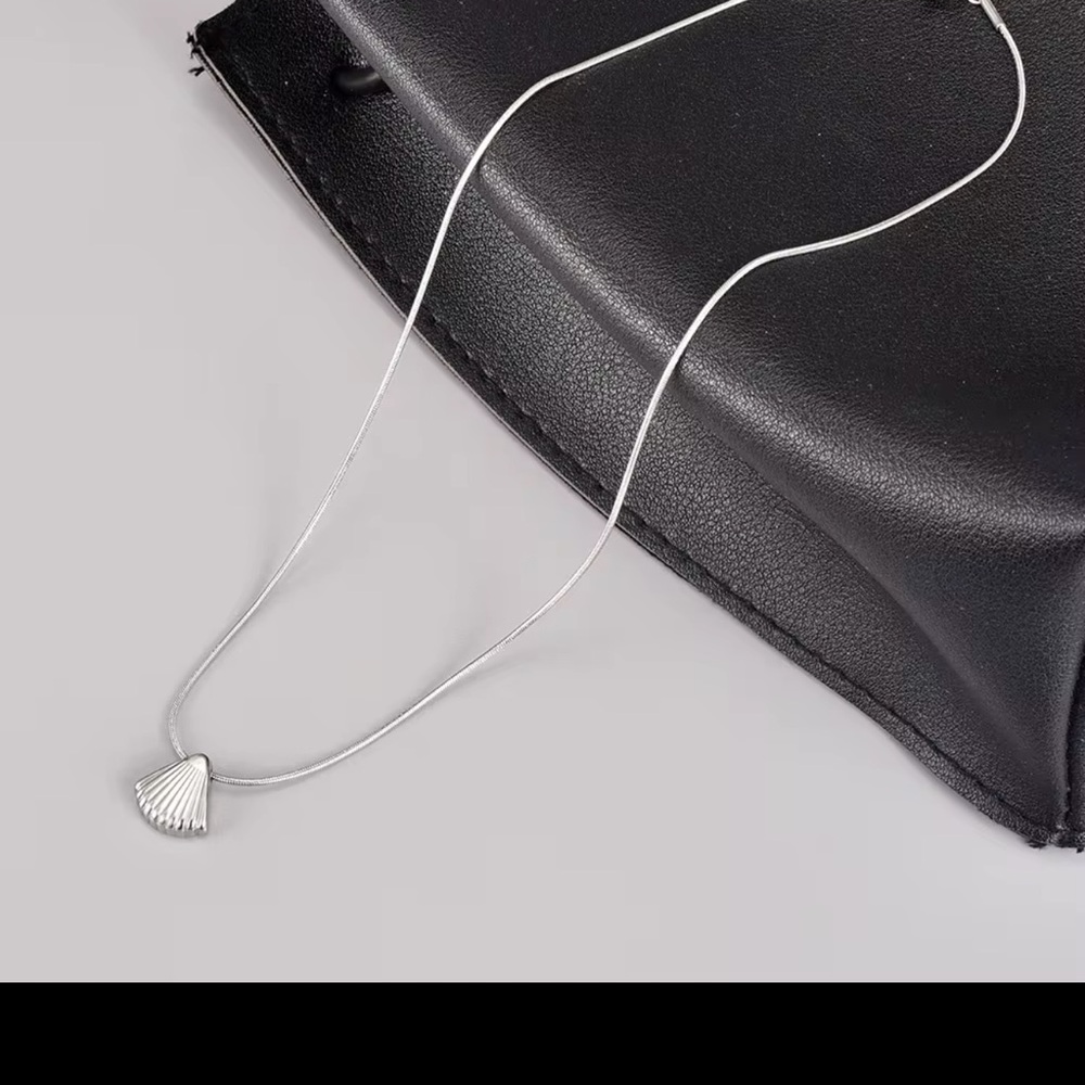 Elegant Silver Shell Pendant Necklace